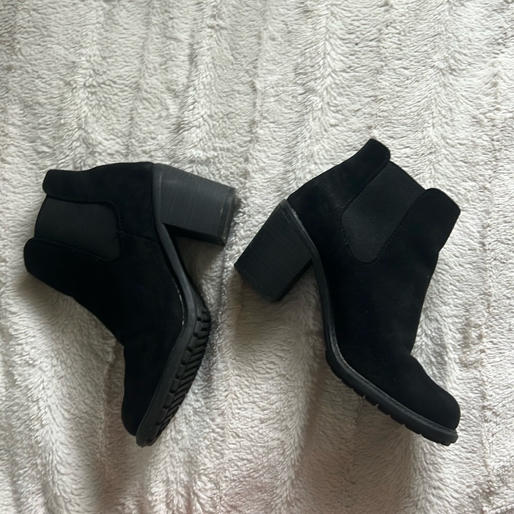 VERONA HEELED SUEDE BOOTIES